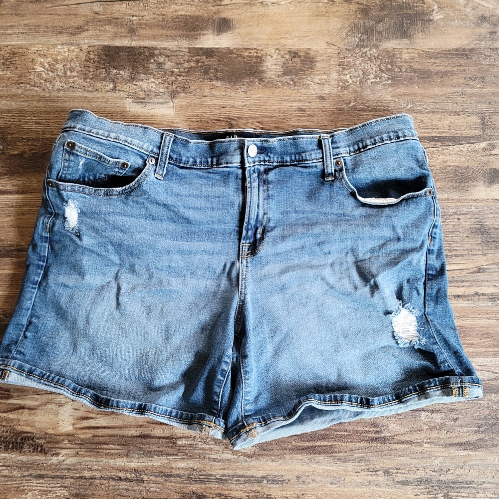 Gap jean Shorts Distressed rolled